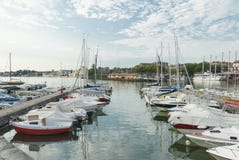 Desenzano hamn, sjö Garda, Italien royaltyfri foto Desenzano hamn, sjö Garda, Italien royaltyfri foto
