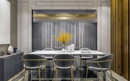 Design de interiores moderno da sala de jantar cinzenta do ouro com console lateral e cena de madeira da parede das lajes, a escu foto de stock Design de interiores moderno da sala de jantar cinzenta do ouro com console lateral e cena de madeira da parede das lajes, a escu foto de stock