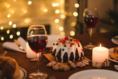 Dessert confortable fait maison de couples de soirée photo stock Dessert confortable fait maison de couples de soirée photo stock