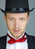 Dessus-chapeau mâle de smoking de verticale images stock Dessus-chapeau mâle de smoking de verticale images stock