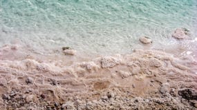 Det döda havet, sätter på land och saltar arkivbild Det döda havet, sätter på land och saltar arkivbild