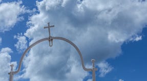 Det sakrala korset reflekterade i himlen arkivfoton Det sakrala korset reflekterade i himlen arkivfoton