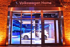 Det Volkswagen hemmet är som inte annan bekant bilvisningslokal royaltyfria bilder Det Volkswagen hemmet är som inte annan bekant bilvisningslokal royaltyfria bilder