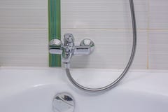 Detail einer Eckduschkabine mit Wandberg-Duschzubeh?r lizenzfreie stockbilder Detail einer Eckduschkabine mit Wandberg-Duschzubeh?r lizenzfreie stockbilder