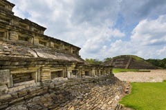 Detail einer Pyramide an der archäologischen Fundstätte EL Tajin im Staat von Veracruz stockbild Detail einer Pyramide an der archäologischen Fundstätte EL Tajin im Staat von Veracruz stockbild