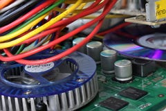 Detail van de kringen, de kabels en de raad binnen een cpu van een PC-computer royalty-vrije stock afbeeldingen Detail van de kringen, de kabels en de raad binnen een cpu van een PC-computer royalty-vrije stock afbeeldingen
