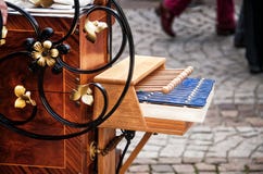 Detalj av positivet på gatabakgrund arkivfoto Detalj av positivet på gatabakgrund arkivfoto
