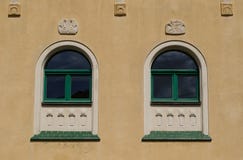 imágenes comunes del Ventanas De Madera Blancas En La Pared - los