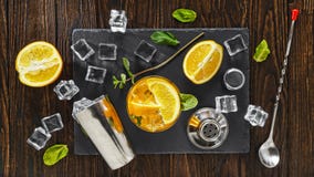 Detox coctail, shaker, vatten, detox, apelsin, krus, frukt, fri gluten arkivfoton Detox coctail, shaker, vatten, detox, apelsin, krus, frukt, fri gluten arkivfoton