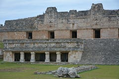 Dettagli architettonici della costruzione del monastero in Uxmal yucatan Fotografia Stock Libera da Diritti Dettagli architettonici della costruzione del monastero in Uxmal yucatan Fotografia Stock Libera da Diritti