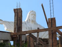 Dettagli dei lavori di costruzione Nei precedenti, una statua di Cristo il redentore immagine stock Dettagli dei lavori di costruzione Nei precedenti, una statua di Cristo il redentore immagine stock