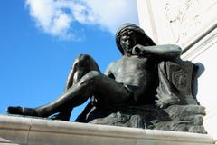Dettaglio sul monumento a Cavour sul quadrato del suo nome a Roma, fotografia stock libera da diritti Dettaglio sul monumento a Cavour sul quadrato del suo nome a Roma, fotografia stock libera da diritti
