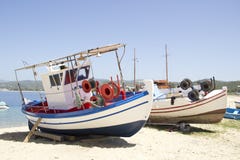 Deux bateaux de p?che images libres de droits Deux bateaux de p?che images libres de droits