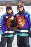 Deux joueurs de Madame Beaverjacks posent dans Rangeley, Maine photos stock Deux joueurs de Madame Beaverjacks posent dans Rangeley, Maine photos stock