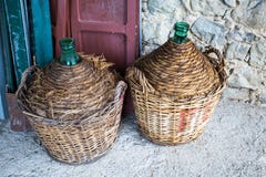 Deux négociants en vins vides image libre de droits Deux négociants en vins vides image libre de droits