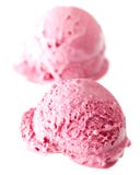 Deux scoops de crème glacée de framboise d'isolement sur le fond blanc photos stock Deux scoops de crème glacée de framboise d'isolement sur le fond blanc photos stock