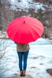 Dia vermelho do guarda-chuva no ar livre imagens de stock royalty free Dia vermelho do guarda-chuva no ar livre imagens de stock royalty free