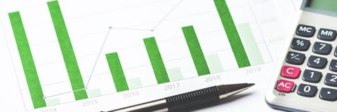 Diagramma di affari che mostra successo finanziario fotografie stock libere da diritti Diagramma di affari che mostra successo finanziario fotografie stock libere da diritti
