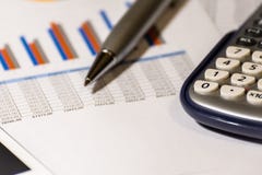 Diagramme, Diagramme, Geschäftstabelle Der Arbeitsplatz der Geschäftsleute Finanzierung und Geschäftsbericht stockfoto Diagramme, Diagramme, Geschäftstabelle Der Arbeitsplatz der Geschäftsleute Finanzierung und Geschäftsbericht stockfoto