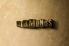 DIAMANTS - plan rapproché de mot composé par vintage sale sur le contexte en métal Photographie stock libre de droits