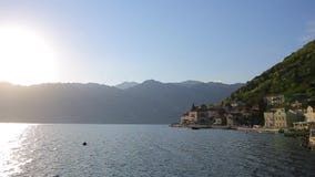 Die alte Stadt von Perast auf dem Ufer von Kotor-Bucht, Montenegro Th stock footage Die alte Stadt von Perast auf dem Ufer von Kotor-Bucht, Montenegro Th stock footage