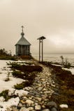 Die Fischer ` s Kapelle auf dem Ufer des weißen Meeres stockfotos Die Fischer ` s Kapelle auf dem Ufer des weißen Meeres stockfotos