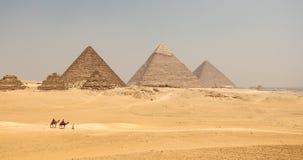 Die große Pyramide mit Kamel stockfoto Die große Pyramide mit Kamel stockfoto
