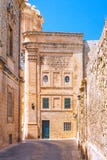 Die historische Straße und die Architektur von Mdina lizenzfreie stockfotos Die historische Straße und die Architektur von Mdina lizenzfreie stockfotos