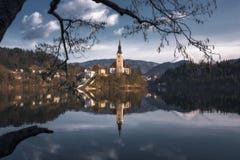 Die Kirche auf der Insel geblutet in Slowenien stockfotos Die Kirche auf der Insel geblutet in Slowenien stockfotos