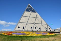 Die Pyramide in Astana/in Kasachstan lizenzfreies stockfoto Die Pyramide in Astana/in Kasachstan lizenzfreies stockfoto