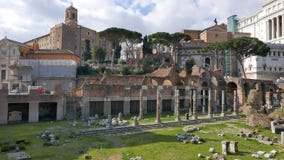 Die Ruinen Schöne alte Fenster in Rom (Italien) Die Ruinen Schöne alte Fenster in Rom (Italien)