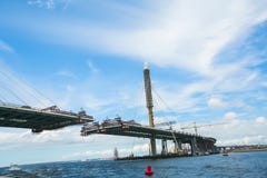 Die teilweise fertige Schrägseilbrücke lizenzfreie stockfotos Die teilweise fertige Schrägseilbrücke lizenzfreie stockfotos