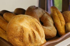 Différents types de produits délicieux de boulangerie de la farine fraîche du plus haut photo libre de droits Différents types de produits délicieux de boulangerie de la farine fraîche du plus haut photo libre de droits