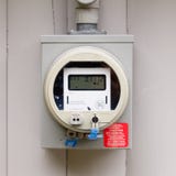 Digital strömförsörjningmeter för bostads- smart raster royaltyfria foton Digital strömförsörjningmeter för bostads- smart raster royaltyfria foton