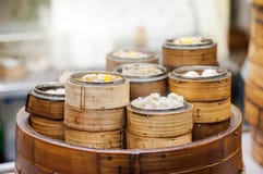 Dim sum steamers przy Chińską restauracją, Hong Kong