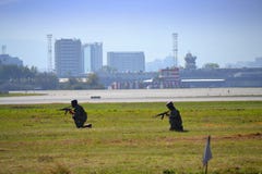 Dimostrazioni dell'aeroporto di Sofia dei soldati fotografia stock libera da diritti Dimostrazioni dell'aeroporto di Sofia dei soldati fotografia stock libera da diritti