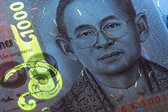 Dinero de Tailandia en rayos ULTRAVIOLETA Dinero de Tailandia en rayos ULTRAVIOLETA