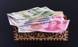 Dinero en una caja Dinero en una caja