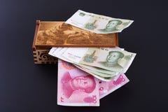 Dinero en una caja Dinero en una caja