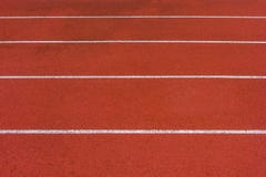 Direkte Leichtathletik Laufbahn am Sport-Stadion lizenzfreie stockbilder Direkte Leichtathletik Laufbahn am Sport-Stadion lizenzfreie stockbilder