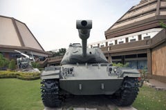 Disarmi il carro armato del posto tailandese dell'esercito all'aperto al memoriale nazionale per commemorare la prossima generazi fotografia stock Disarmi il carro armato del posto tailandese dell'esercito all'aperto al memoriale nazionale per commemorare la prossima generazi fotografia stock
