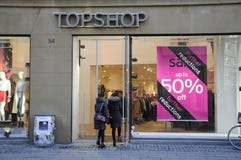 DISCOUNT SALE SHOPPERS stock images DISCOUNT SALE SHOPPERS stock images