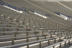 Disposizione dei posti a sedere dello stadio di football americano fotografia stock Disposizione dei posti a sedere dello stadio di football americano fotografia stock