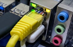 Divers ports de mise en réseau pour des connexions sur un PC photo stock Divers ports de mise en réseau pour des connexions sur un PC photo stock