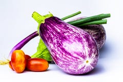 Diversas verduras en el fondo blanco Las verduras horizontales de la visión colorearon varios colores Vegano orgánico o comida ve fotos de archivo Diversas verduras en el fondo blanco Las verduras horizontales de la visión colorearon varios colores Vegano orgánico o comida ve fotos de archivo