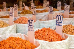 Diverse crevette sèche à vendre au marché Photographie stock libre de droits Diverse crevette sèche à vendre au marché Photographie stock libre de droits