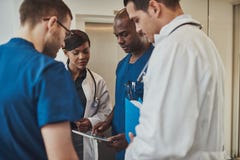 Diverse doctors having an emergency discussion royalty free stock photography Diverse doctors having an emergency discussion royalty free stock photography