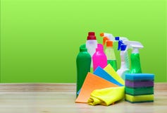 Diverse schoonmakende punten op een groene achtergrond royalty-vrije stock afbeelding Diverse schoonmakende punten op een groene achtergrond royalty-vrije stock afbeelding