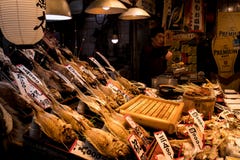 Djup stekt fiskställning på den japanska matmarknaden royaltyfri foto Djup stekt fiskställning på den japanska matmarknaden royaltyfri foto