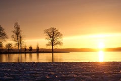 djupfryst lake över soluppgång arkivbilder djupfryst lake över soluppgång arkivbilder